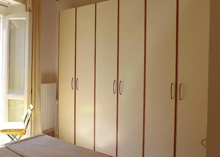 Casa In Piazza ואסטו