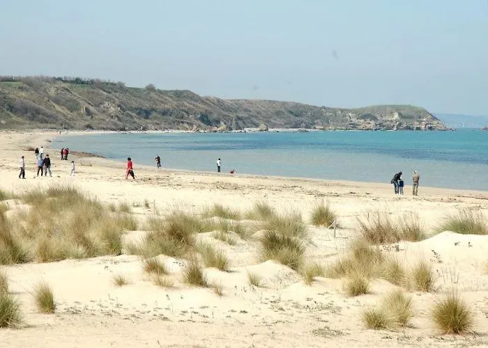 Casa In Piazza ואסטו